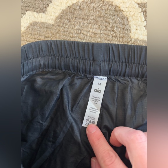 NWT Alo Yoga Cloud Nine Pant size medium - Picture 4 of 6